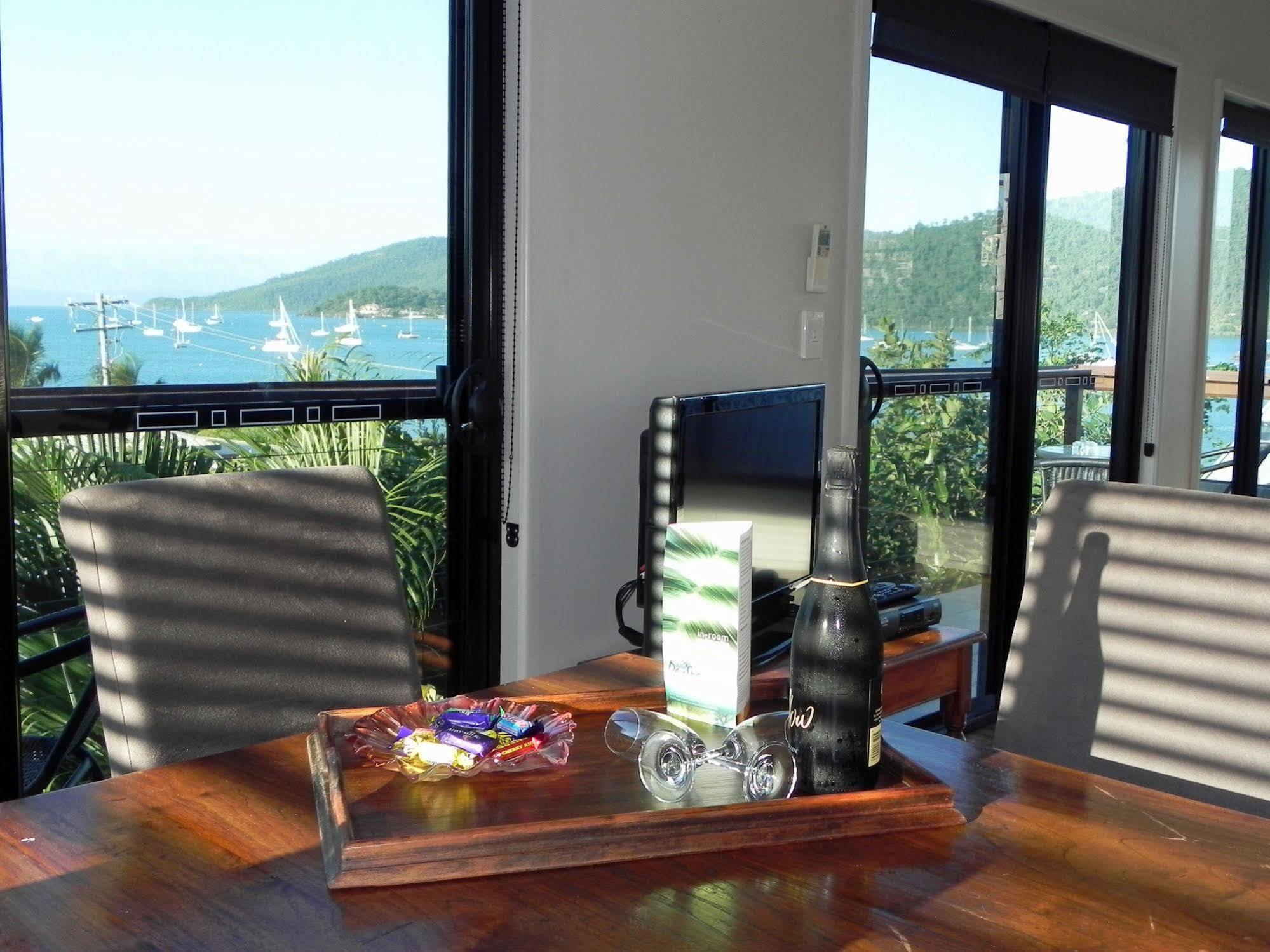 Airlie Waterfront Bed & Breakfast Airlie Beach Exterior photo