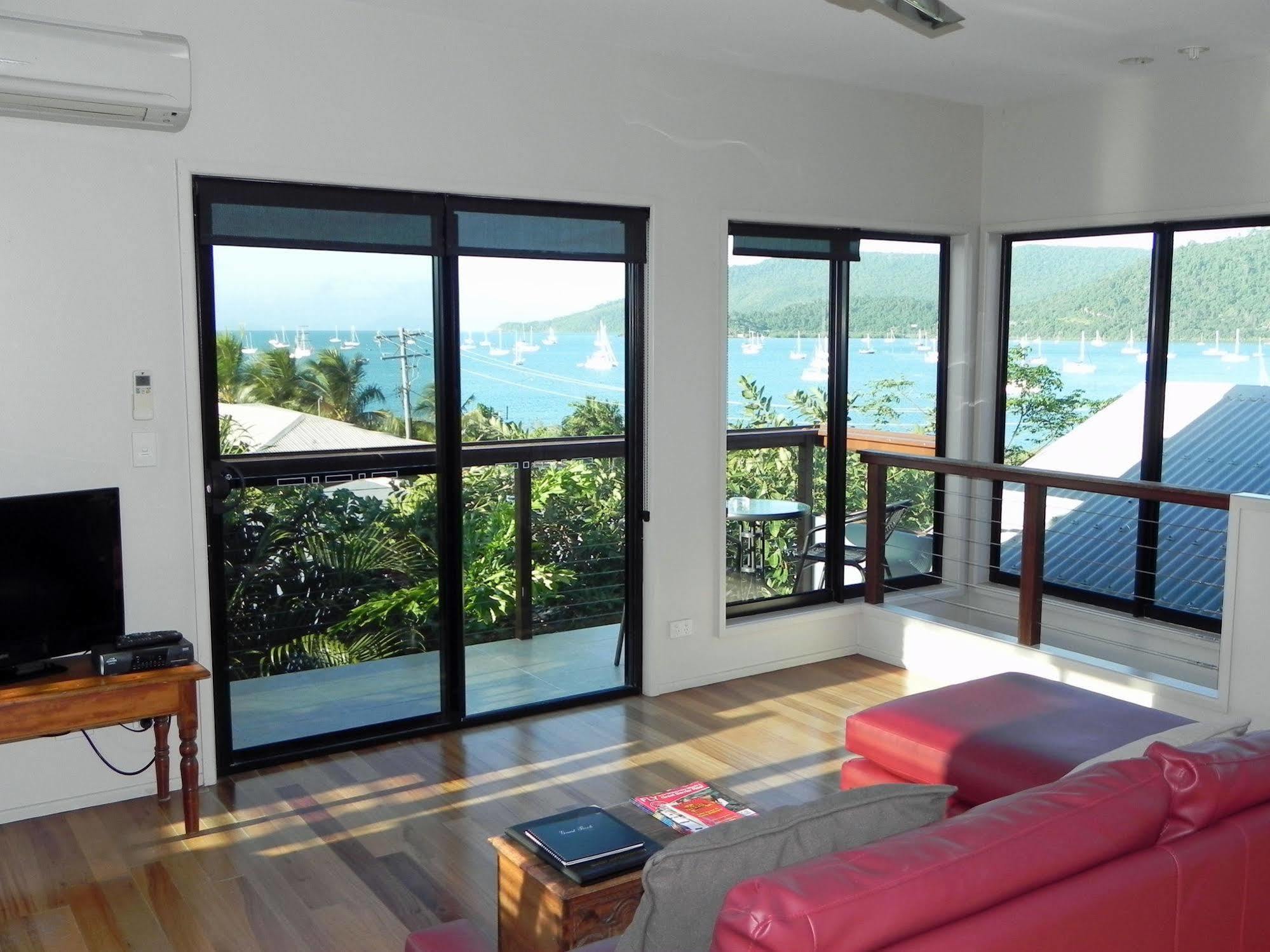 Airlie Waterfront Bed & Breakfast Airlie Beach Exterior photo